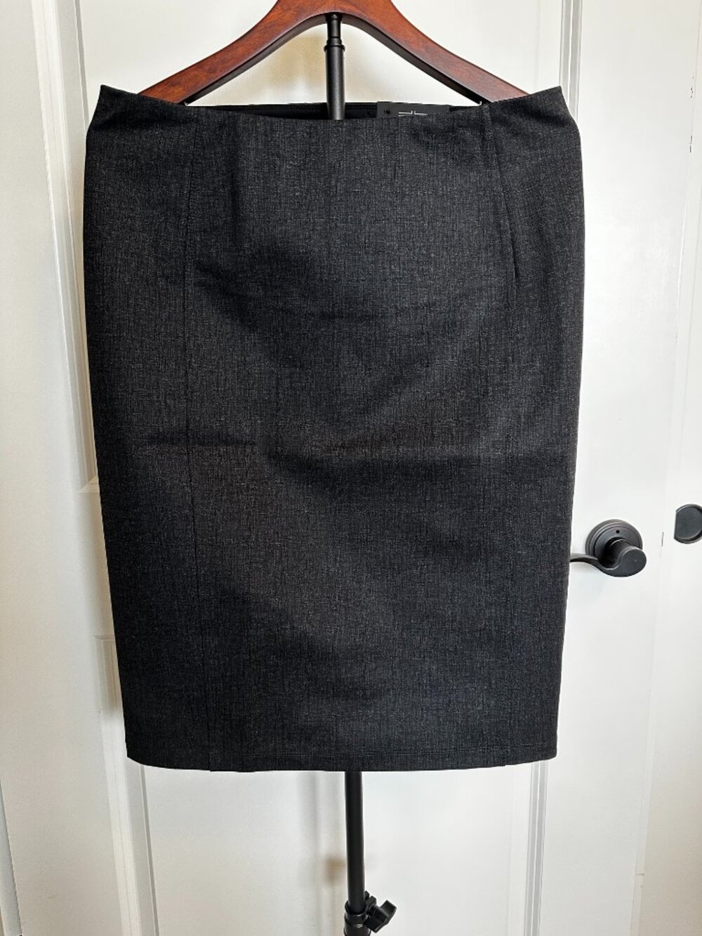 NWT Liverpool Los Angeles Grey Tweed Knit Pencil Skirt Size 10 XM6023NF Work